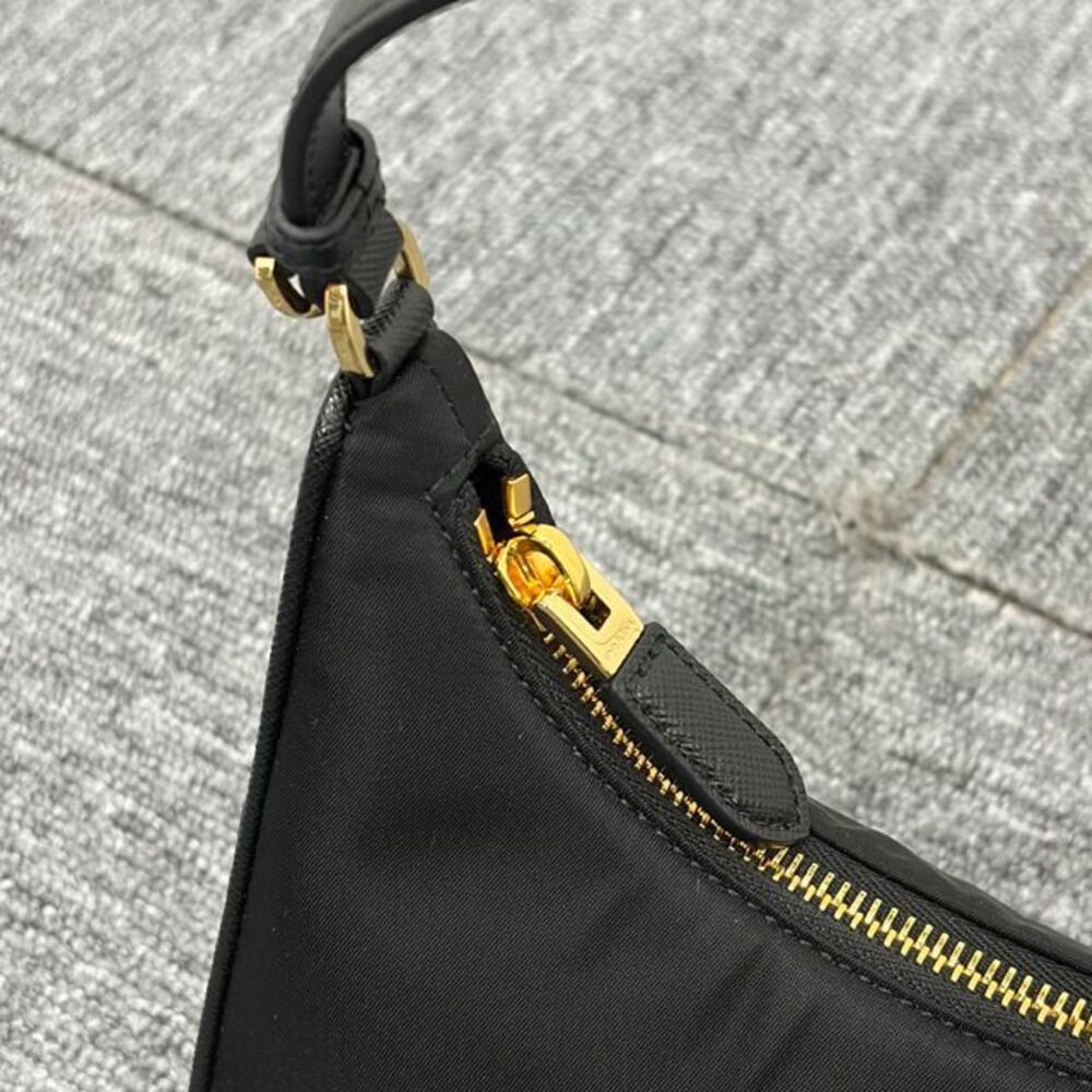 Triangle Logo Re-edition Nylon Saffiano Shoulder Mini Bag - Picture 7 of 10